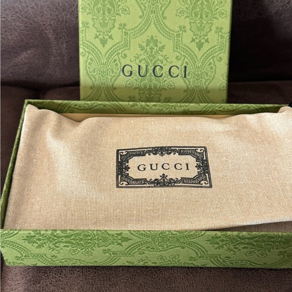Beautiful Authentic Gucci Black Leather Wallet - Picture 4 of 9